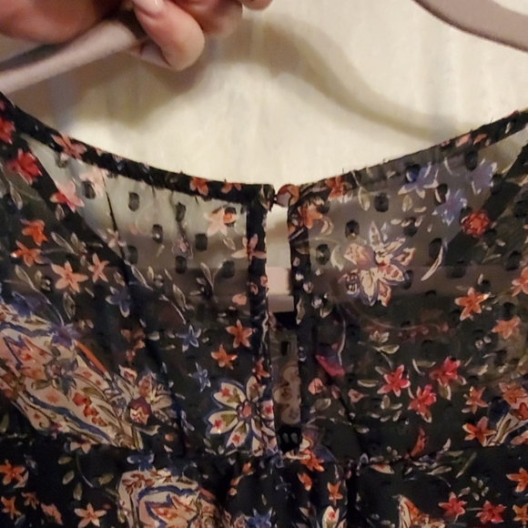 *sold* EUC "Cold-Shoulder" print blouse! - Picture 5 of 5